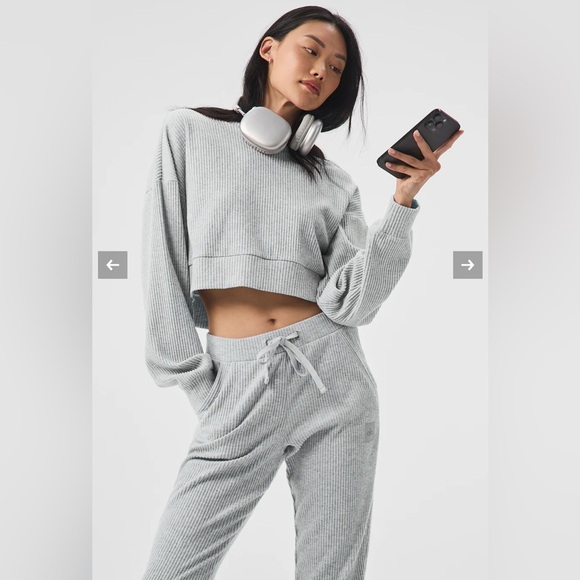 ALO Yoga Tops - Alo Muse Hoodie ✨ size L